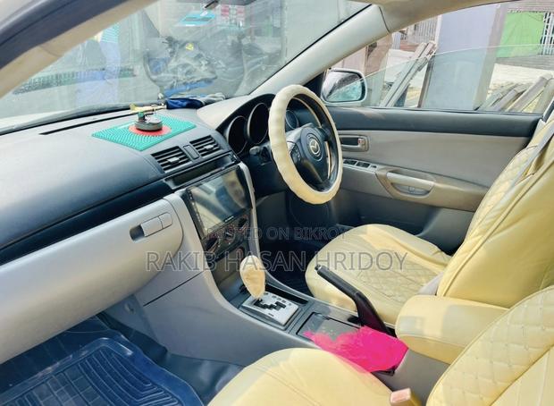 Mazda Axela . 2004