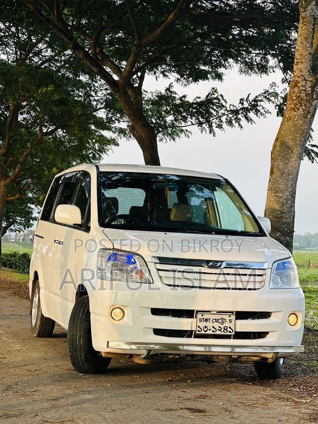 Toyota Noah 2003