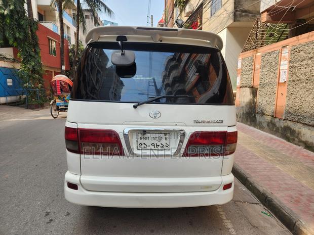 Toyota Hiace Touring 2000