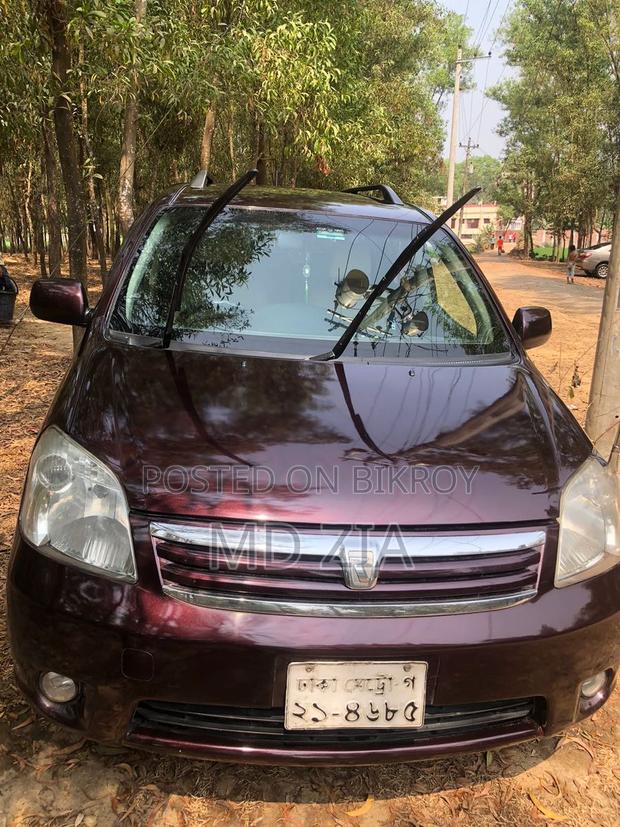 Toyota Raum 2006