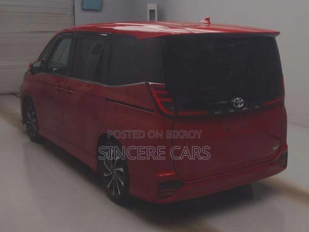 Toyota Noah SZ HYB 3.5POINT 2022