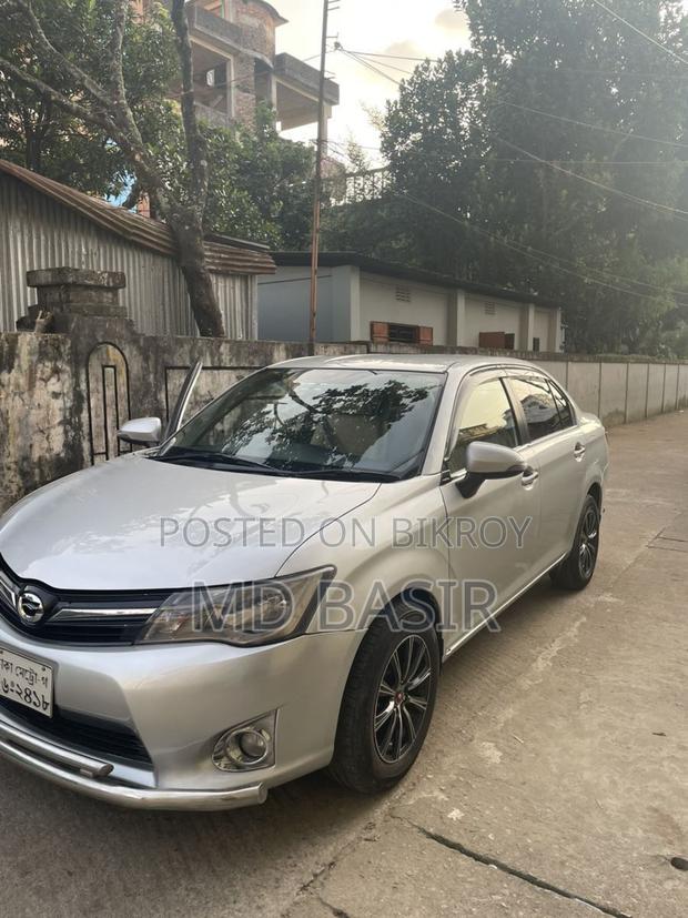 Toyota Axio . 2013