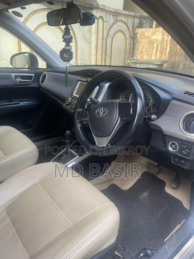 Toyota Axio . 2013