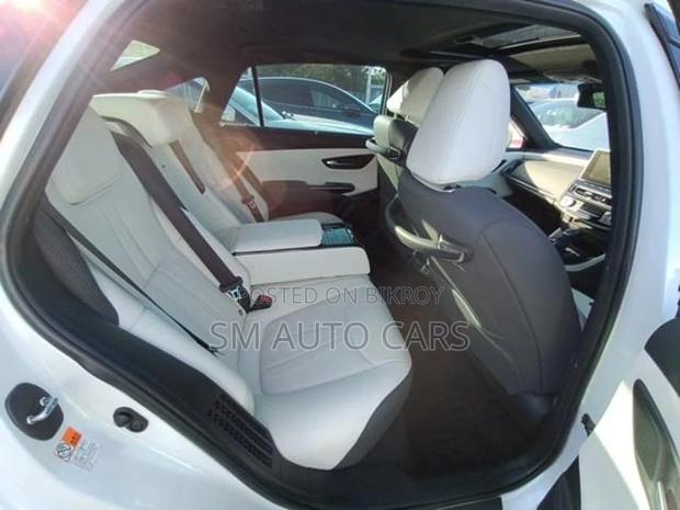 Toyota Crown RS Advanced Pearl 2021