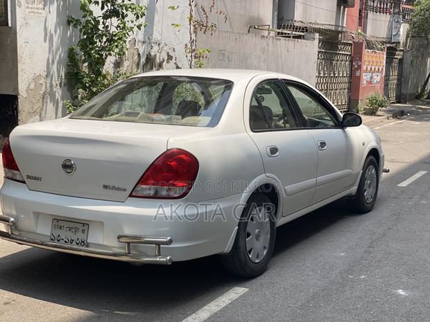 Nissan Sunny 2011