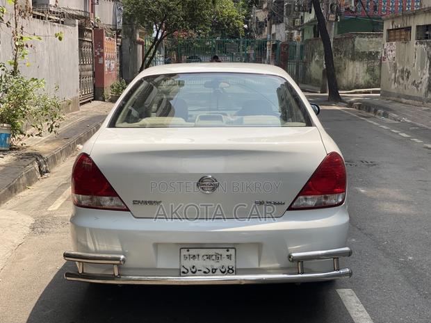 Nissan Sunny 2011