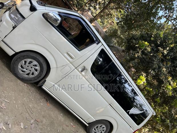 Toyota Hiace ম 2004
