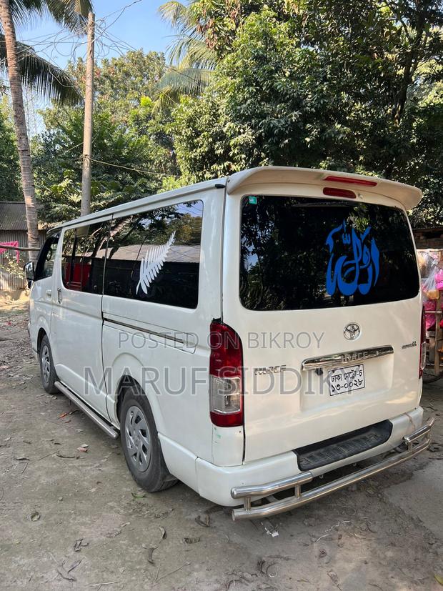 Toyota Hiace ম 2004