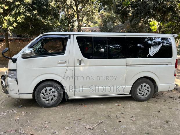 Toyota Hiace ম 2004