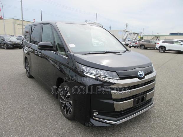 Toyota Noah 2022
