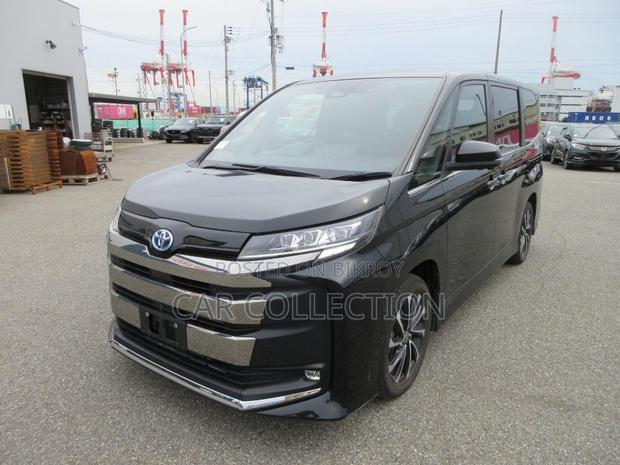 Toyota Noah 2022