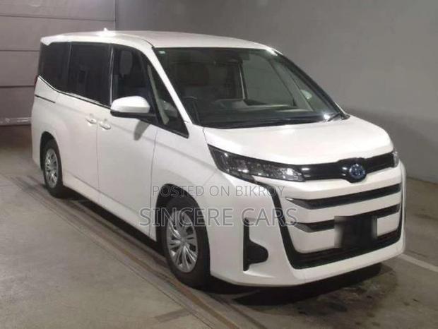 Toyota Noah X HYB 4.5 POINT 2022