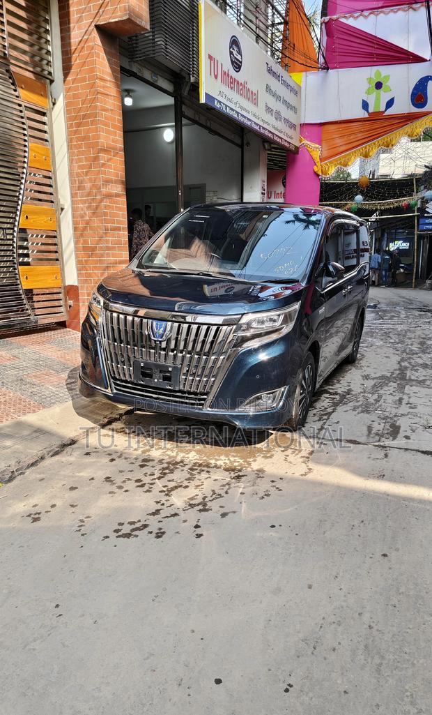 Toyota Esquire gi premium push hv 2020