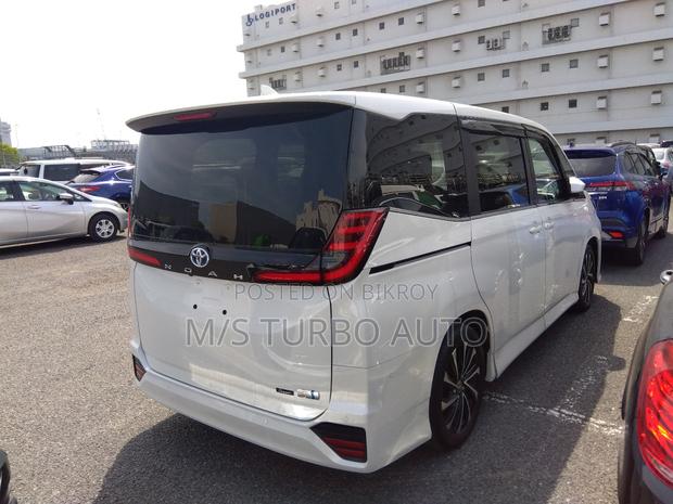 Toyota Noah 2023 Pearl