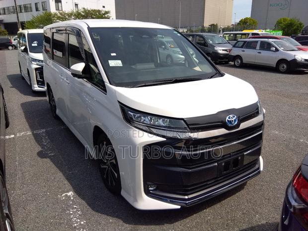 Toyota Noah 2023 Pearl