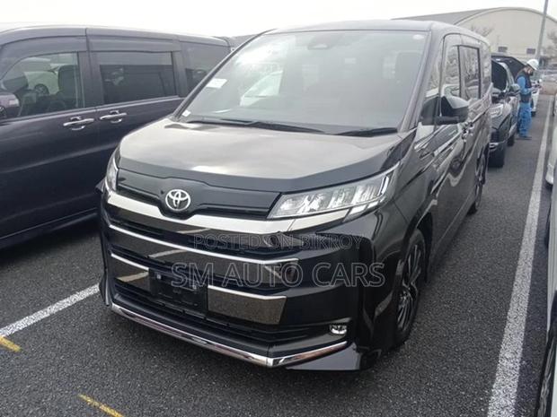 Toyota Noah Non Hybrid SZ Black 2022