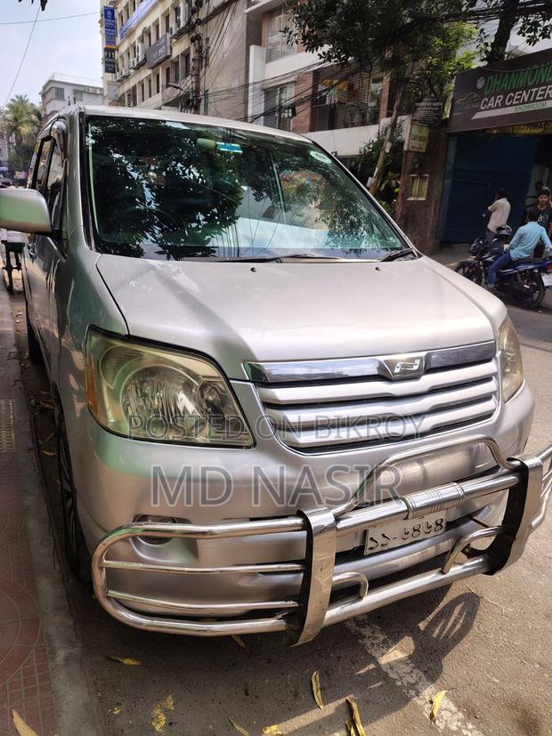 Toyota Noah 2002