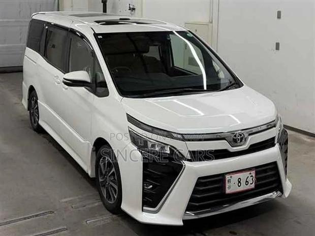 Toyota Voxy ZS NON HYB SUNROOF 2021