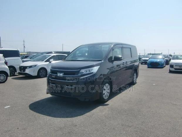 Toyota Noah Non Hybrid X Black 2020