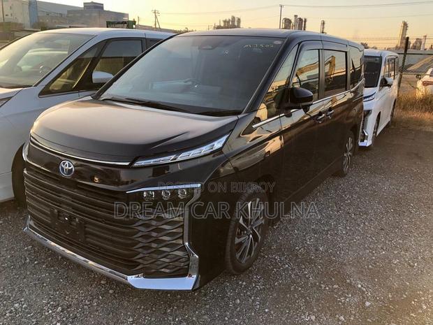 Toyota Voxy S-Z Leg Rest Clng tv 2022