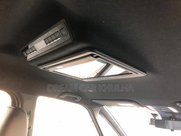 Toyota Voxy S-Z Leg Rest Clng tv 2022