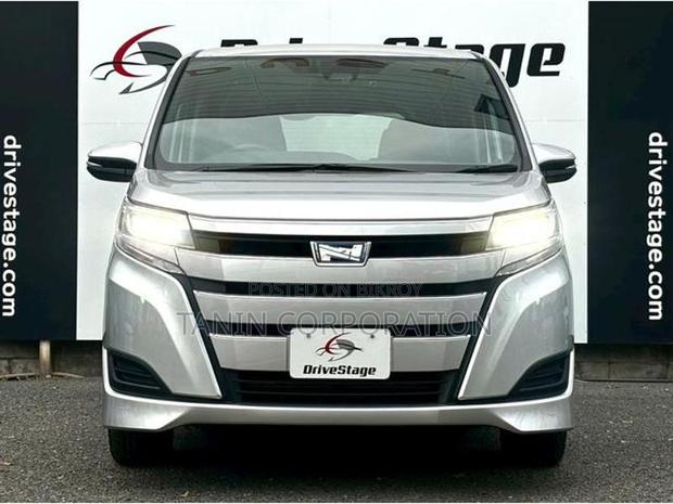 Toyota Noah Hybrid X 2021