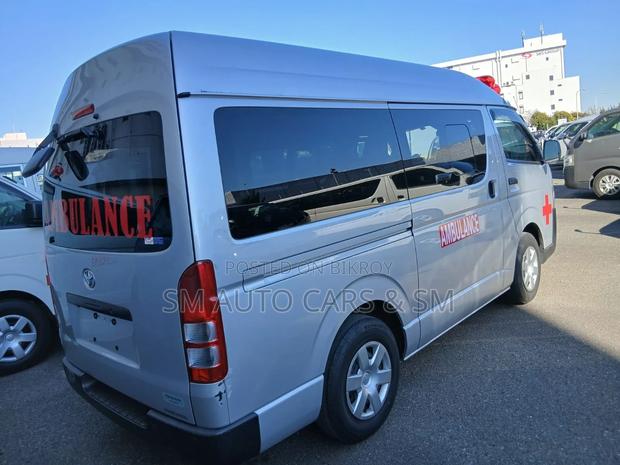 Toyota Hiace Ambulance DX Silver 2021