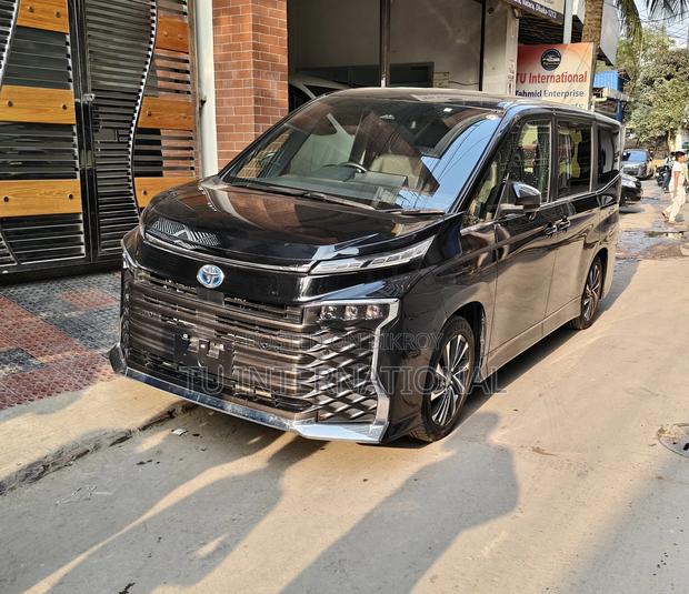Toyota Voxy hybrid s-z package 2023