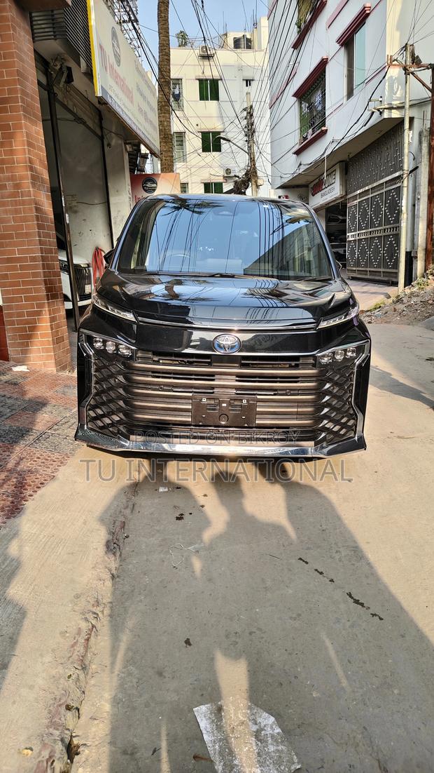 Toyota Voxy hybrid s-z package 2023