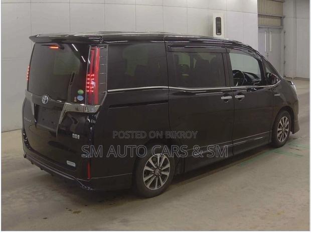 Toyota Esquire Gi Premium Black 2019