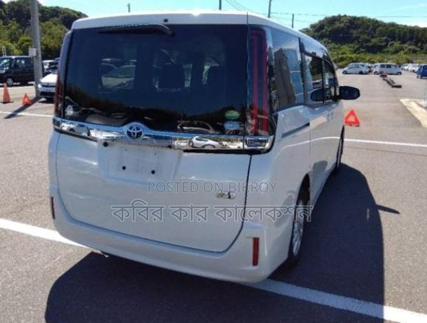 Toyota Noah hybrid 2020