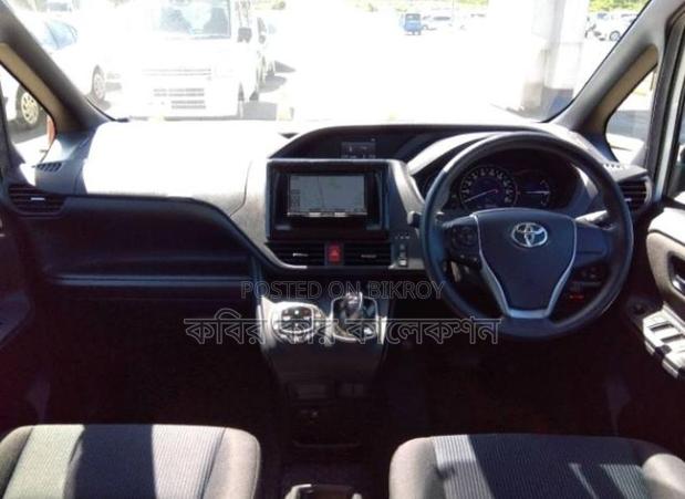 Toyota Noah hybrid 2020
