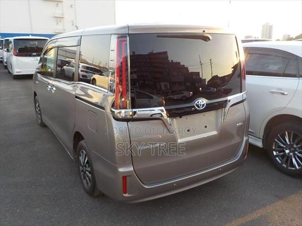 Toyota Esquire GI PREMIUM PKG 2020