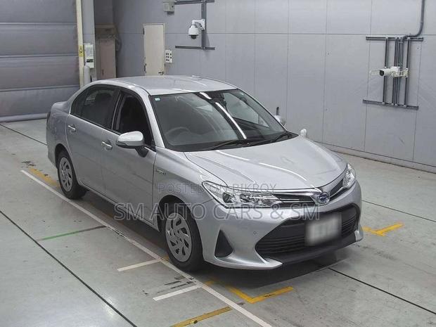 Toyota Axio Hybrid EX Silver 2020
