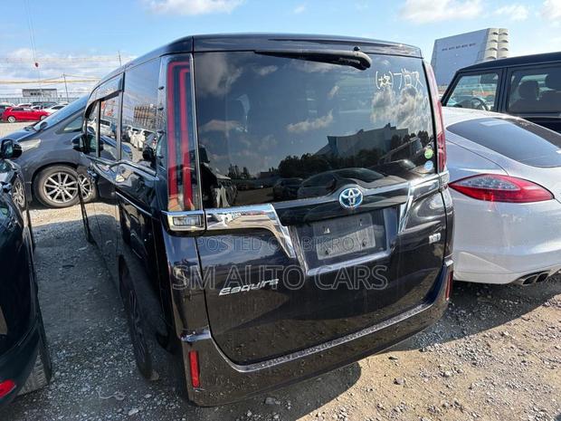 Toyota Esquire Hybrid Gi Black 2021