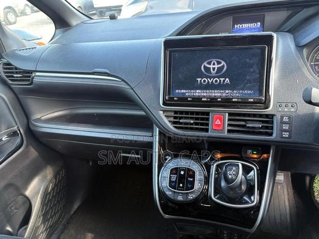Toyota Esquire Hybrid Gi Black 2021