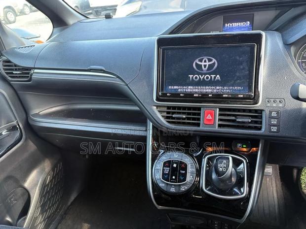 Toyota Esquire Hybrid Gi Black 2021