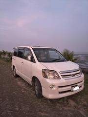 Toyota Noah sun roof 2004 for sale