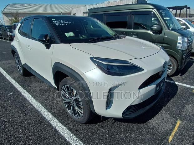 Toyota Yaris Cross Z , PEARL TWO TONE 2022