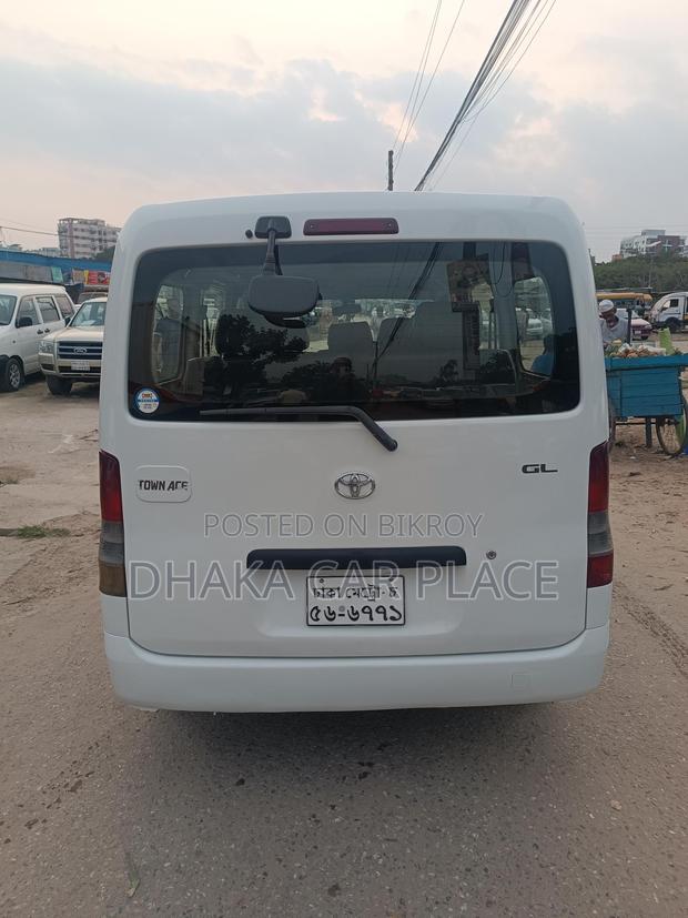 Toyota Noah S40 2011