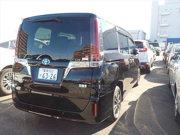 Toyota Esquire Gi PKG. 2021