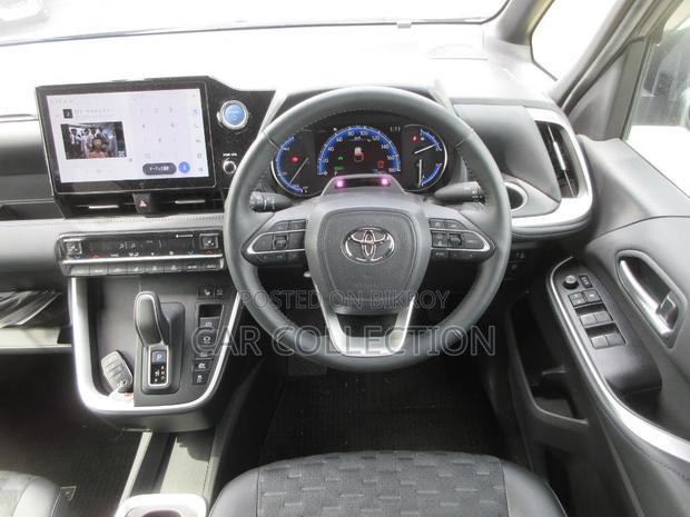 Toyota Voxy SZ PACKAGE 2023