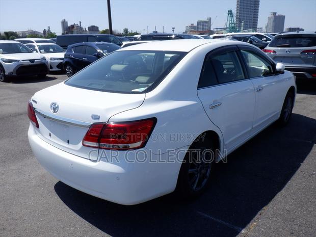 Toyota Premio F 2021