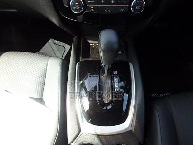 Nissan X-Trail 20 Xi HYBRID 2018