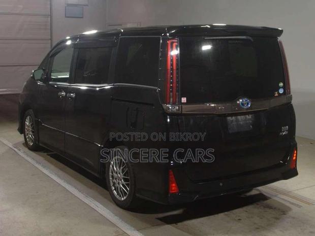 Toyota Noah SI WXB 3 HYB 3.5 2021