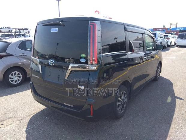 Toyota Esquire Gi Premium HYBRID 20 2020