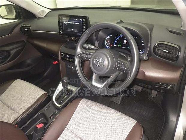 Toyota Yaris Cross HYBRID x 2021