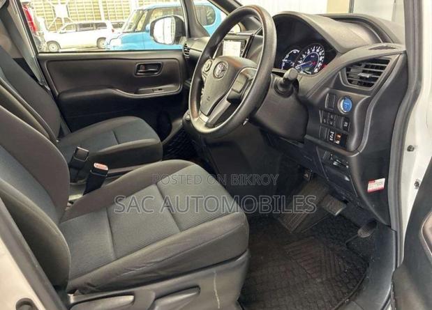 Toyota Noah G edition Hyb 2021