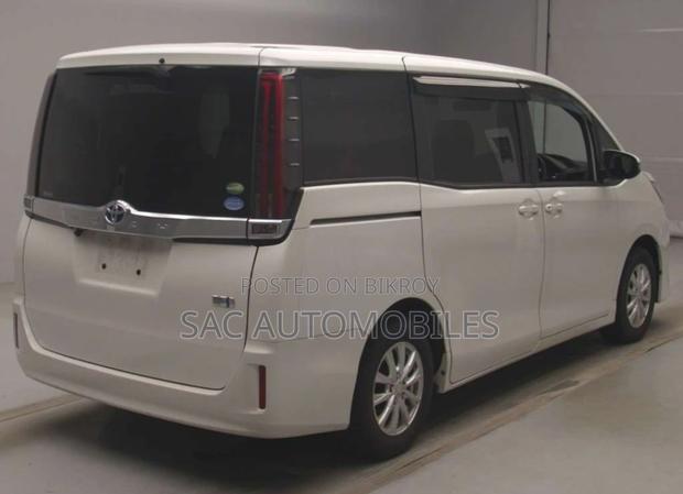 Toyota Noah G edition Hyb 2021