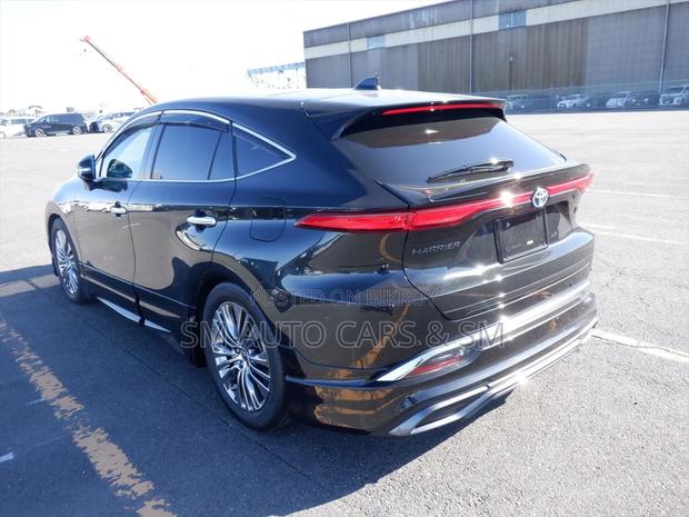 Toyota Harrier Hybrid Z Black Color 2021